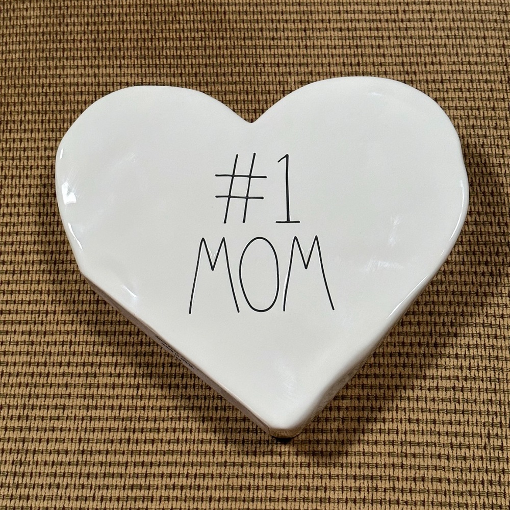 RAE DUNN Ceramic #1 MOM Heart